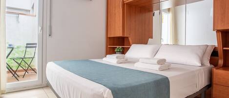 3 makuuhuonetta, silitysrauta/-lauta, ilmainen Wi-Fi, vuodevaatteet