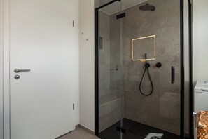 Douche, sèche-cheveux