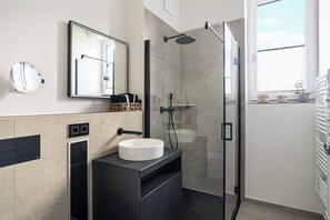 Shower, hair dryer - "Relaxing Holiday Apartment at the beach in Schönberg" (Schönberg (Holstein))
