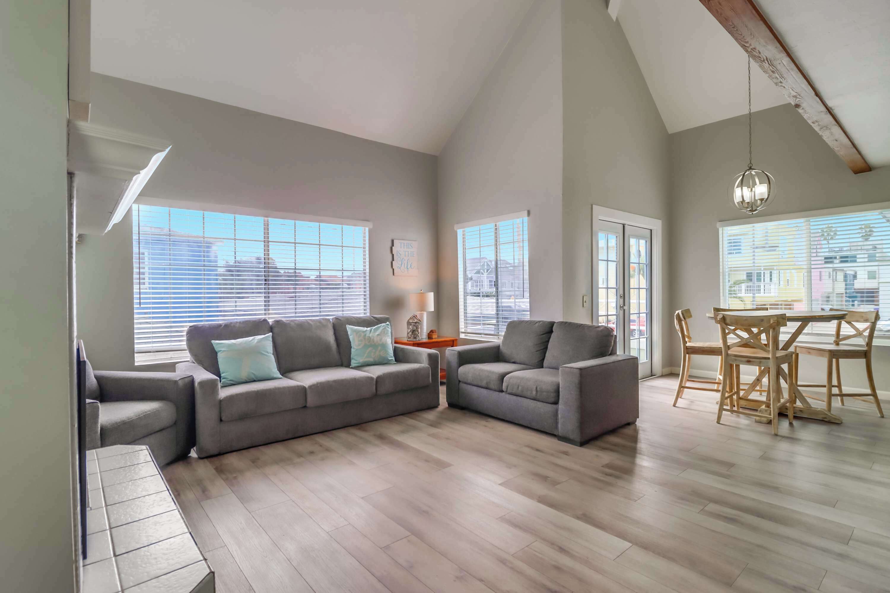 TV, peis og kontorer