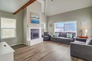 TV, fireplace, offices