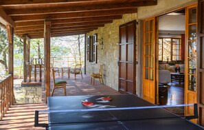 Outdoor dining - 4 bedroom pet friendly home in Pergola (Pergola)