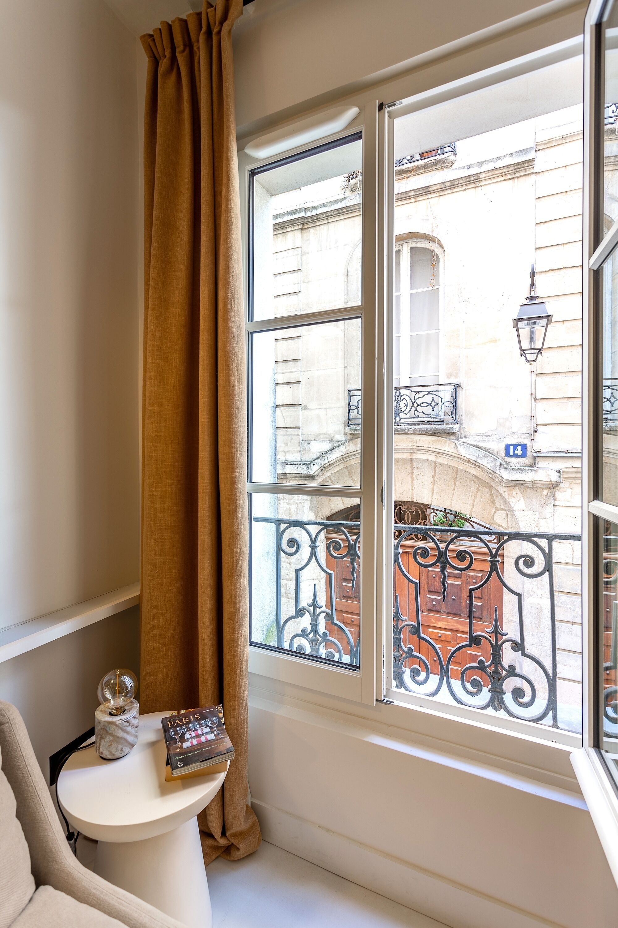 ดีลักซ์อพาร์ทเมนท์ | บริเวณนั่งเล่น