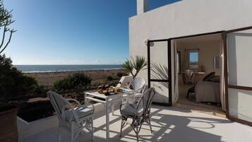 Appartement Duplex, 2 chambres, vue mer | 2 chambres, coffres-forts dans les chambres, bureau