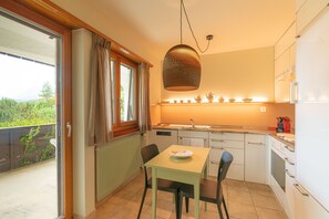 Kühlschrank, Ofen, Herdplatte, Geschirrspüler