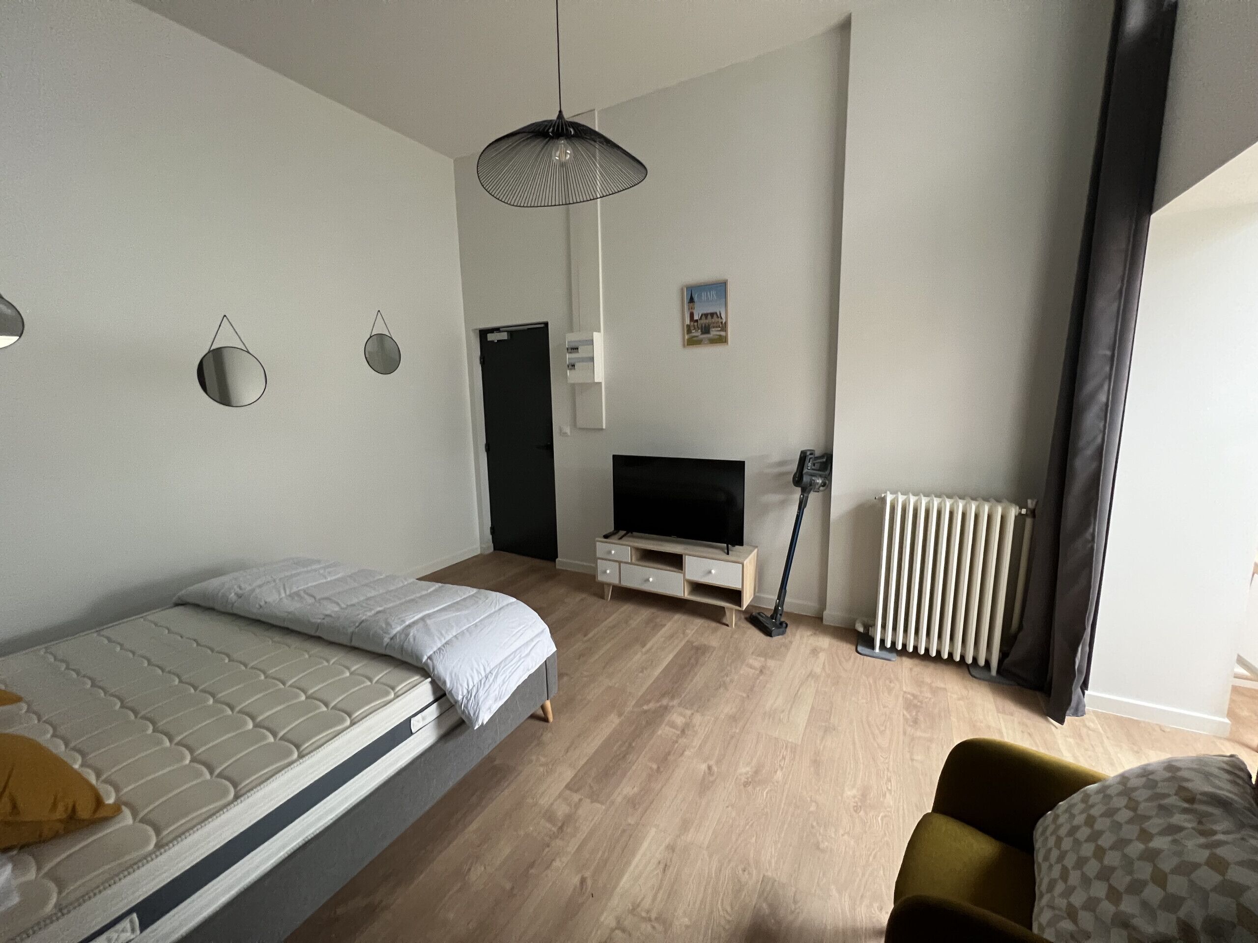 Silitysrauta/-lauta, ilmainen Wi-Fi, vuodevaatteet