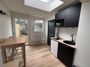 Fridge, microwave, coffee/tea maker, toaster
