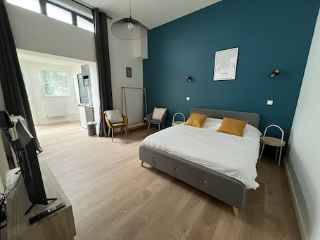 Iron/ironing board, free WiFi, bed sheets. Le Calais Wilson 3 : 2 Pers