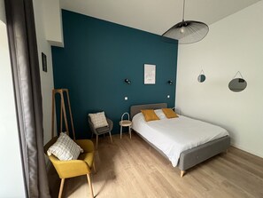 Iron/ironing board, free WiFi, bed sheets