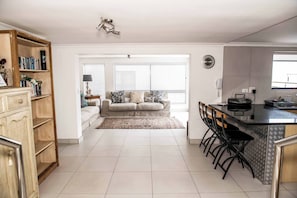 House, 5 Bedrooms, Smoking, Balcony | Dining room