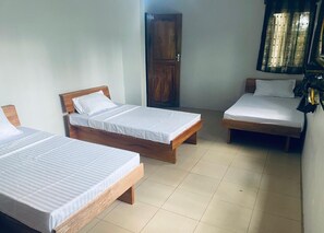 三人房, 河景 | 熨斗/熨衣板