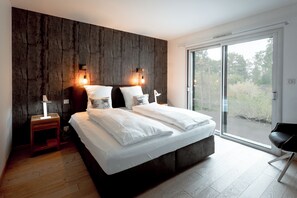4 bedrooms, in-room safe, desk, iron/ironing board