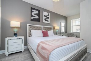 5 habitaciones, escritorio y tabla de planchar con plancha 