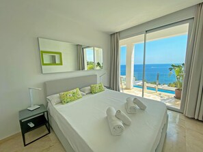 4 habitaciones, tabla de planchar con plancha, cuna de viaje y wifi 