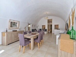 Villa | Dining - Sunset View Villa Santorini With Outdoor Jacuzzi (Santorini)
