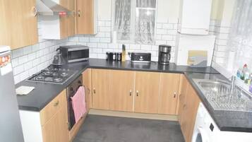 House | Private kitchen | Fridge, microwave, oven, stovetop