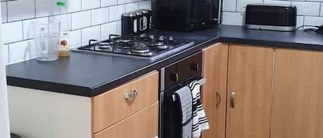 House | Private kitchen | Fridge, microwave, oven, stovetop