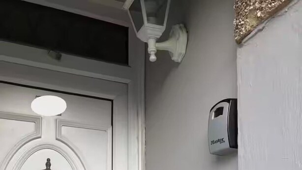 A white door with a brass handle, a brass doorknob, and a small brass plate below the handle. - 4 Bedroom House in Grays - Sleeps 6 & Parking (Grays)