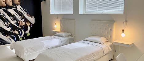 5 slaapkamers, een kluis op de kamer, een bureau, een laptopwerkplek