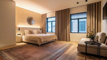 Junior tweepersoonskamer, 1 kingsize bed met slaapbank | Een kluis op de kamer, een laptopwerkplek, gratis wifi, beddengoed
