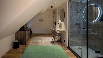 Comfort eenpersoonskamer | 1 slaapkamer, een kluis op de kamer, een laptopwerkplek, gratis wifi