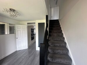 House | Interior - Housesleeps6-freeparking-wifi-contractors-garden (Billingham)