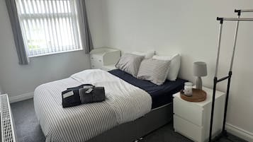 House | 3 bedrooms, iron/ironing board, free WiFi, bed sheets