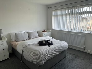 House | 3 bedrooms, iron/ironing board, free WiFi, bed sheets - Housesleeps6-freeparking-wifi-contractors-garden (Billingham)