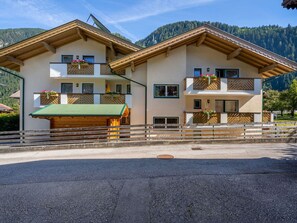 Exterior - Beautiful apartment for 4 guests with WIFI, TV, balcony and pets allowed (Mayrhofen)