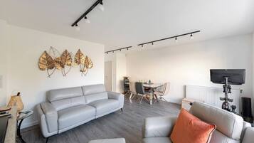 Apartment, 3 Bedrooms, Balcony | Living room