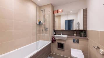Apartment, 3 Bedrooms, Balcony | Bathroom