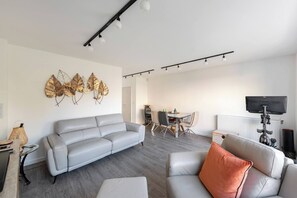 Apartment, 3 Bedrooms, Balcony | Living room
