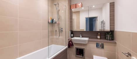 Apartment, 3 Bedrooms, Balcony | Bathroom