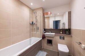 Apartment, 3 Bedrooms, Balcony | Bathroom - Stylish 3-bed Townhouse With 3 Baths in Southgate (London)