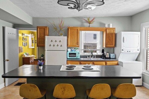 Fridge, microwave, oven, stovetop