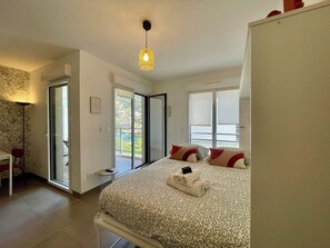 Bügeleisen/Bügelbrett, kostenloses WLAN, Bettwäsche