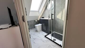 House | Bathroom | Shower, free toiletries, hair dryer, towels
