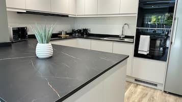 House | Private kitchen | Fridge, microwave, oven, stovetop