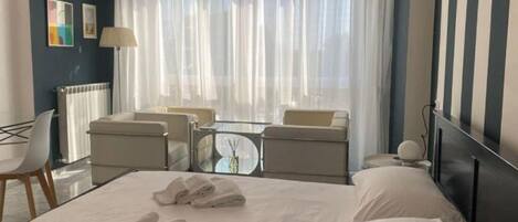 1 habitación, wifi y ropa de cama