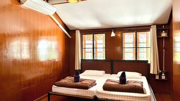 8 bedrooms, desk, iron/ironing board, free WiFi