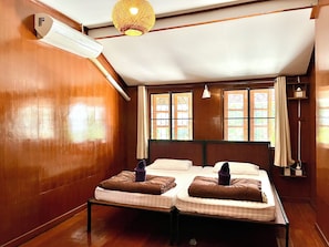 8 bedrooms, desk, iron/ironing board, free WiFi
