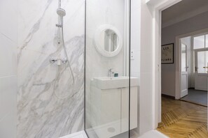 Comfort Apartment | Bathroom - ShortStayPoland Piwna B79 (Warsaw)