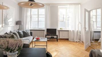 Comfort Apartment | 2 bedrooms, blackout drapes, iron/ironing board, free WiFi