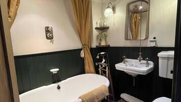 Cottage | Bathroom | Combined shower/tub, deep soaking tub, free toiletries, hair dryer