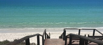 Whispering Waves - Serene Langebaan Getaway With Breathtaking Views