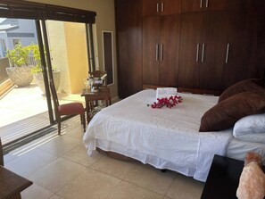 3 bedrooms - Whispering Waves - Serene Langebaan Getaway With Breathtaking Views (Langebaan)