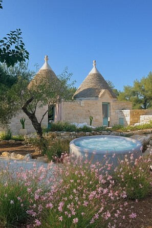 Bain à remous extérieur