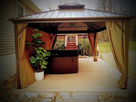 Outdoor spa tub. Comfortable Split Level with Hot Tub, High Speed Internet