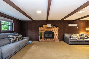 Smart TV, fireplace