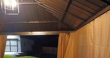 Comfortable Split Level with Hot Tub, High Speed Internet